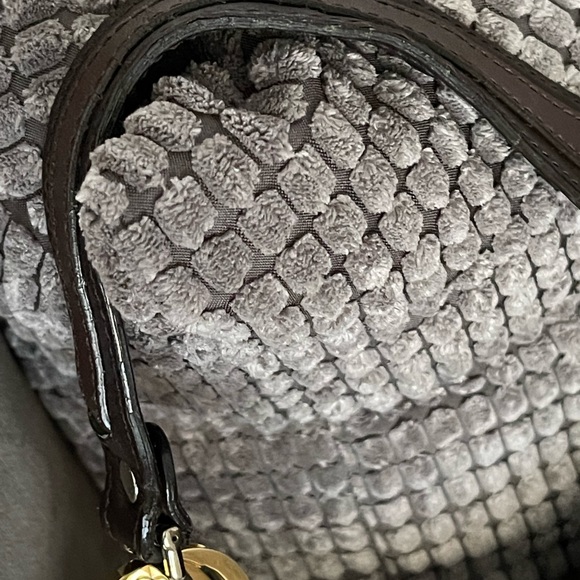 ~ SOLD ~ Gently used GUCCI hobo shoulder bag ~ 👜💃🏽 - Picture 9 of 11